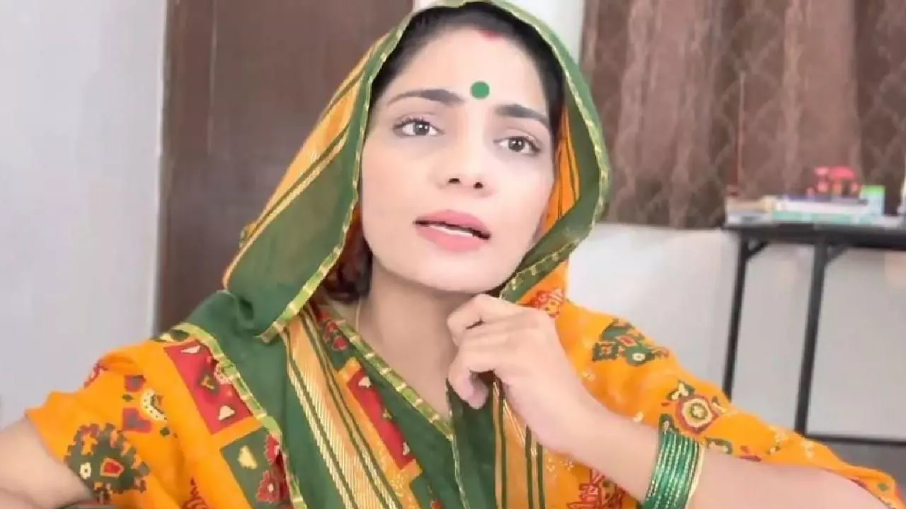 नेहा सिंह राठौर ने अब ऐसा क्या कर दिया कांड, गली-गली ढूंढ रही पुलिस! गायिका का सामने आया रिएक्शन | Video