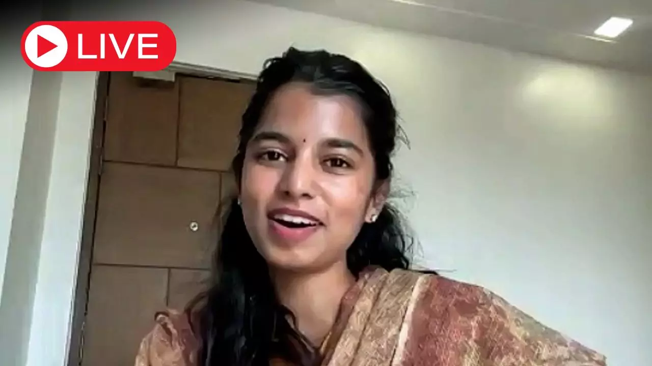 Aaj ki Taaza Khabar Live News Update: विधायक चुने जाने के बाद मैथिली ठाकुर बोलीं - “शपथ नहीं ली, लेकिन काम शुरू कर दिया”