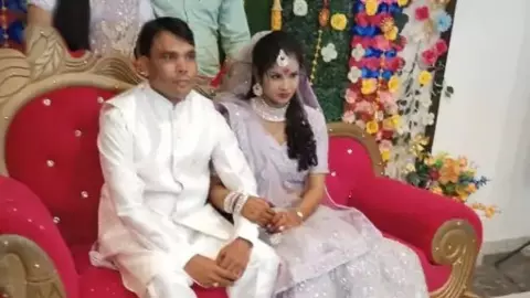 शादी से एक दिन पहले SIR सुपरवाइजर ने की आत्महत्या, संघर्ष के बाद मिली थी नौकरी; अधिकारी किस बात का बना रहे थे दबाव? शादी से एक दिन पहले SIR सुपरवाइजर ने की आत्महत्या, संघर्ष के बाद मिली थी नौकरी; अधिकारी किस बात का बना रहे थे दबाव?