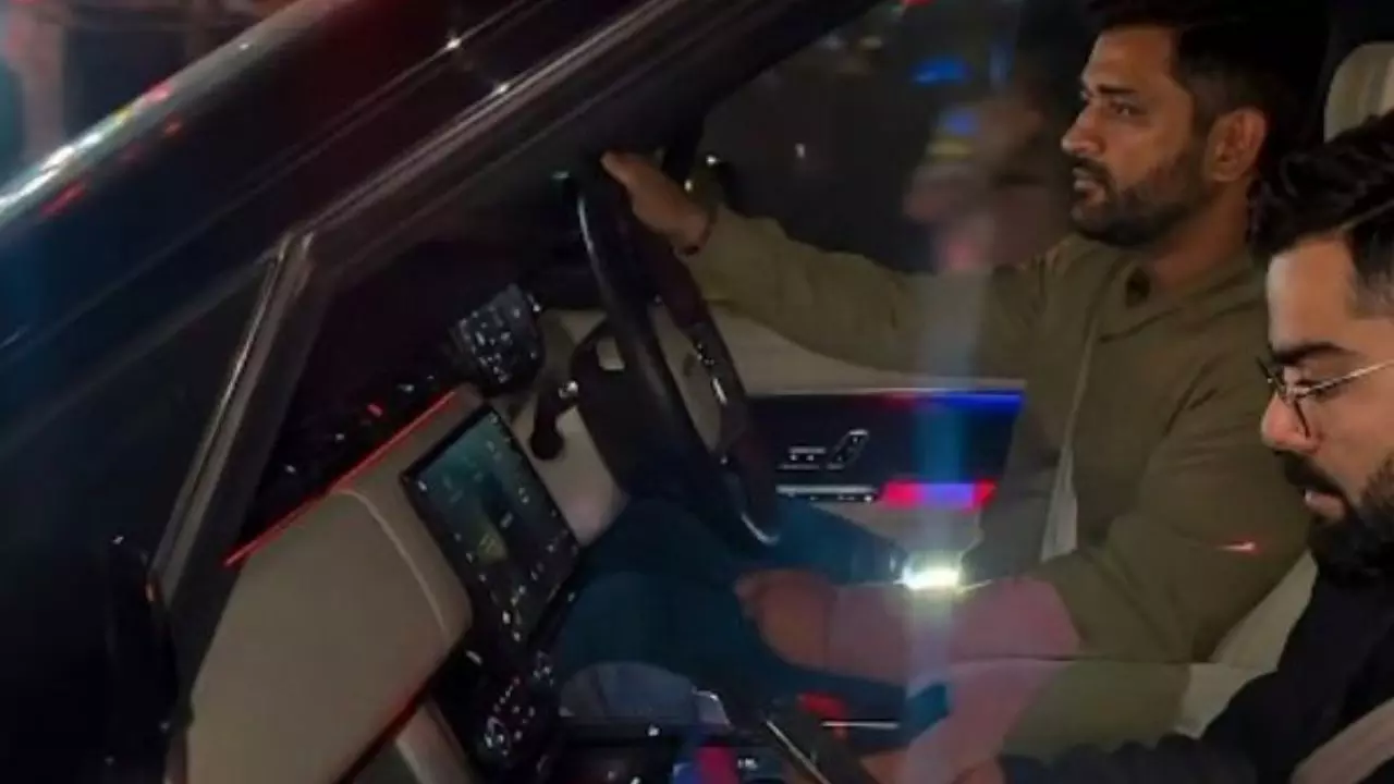 विराट कोहली को खुद होटल छोड़ने आए MS Dhoni, सोशल पर छाया Video; फैंस कर रहे कमेंट