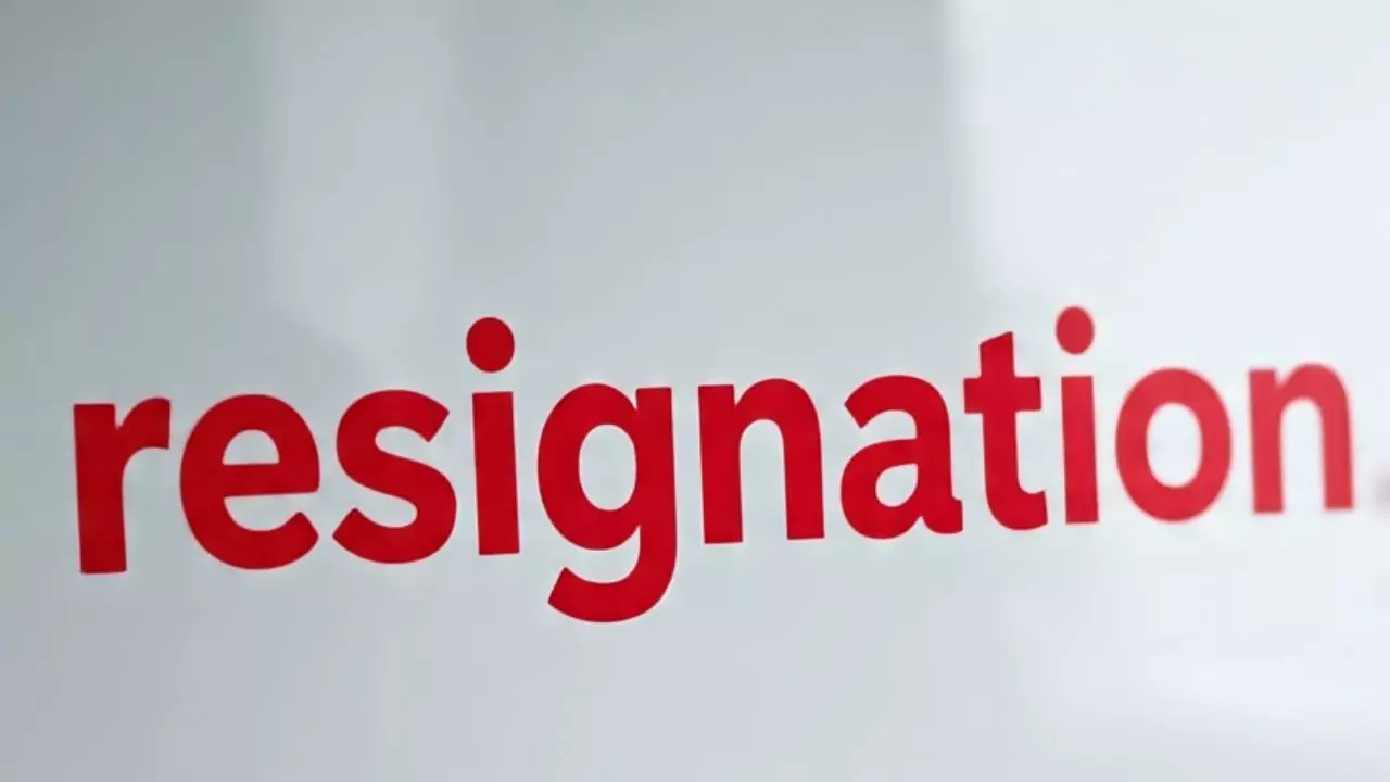 वो बेवफा निकला! इंक्रीमेंट लेकर शख्स ने कर दिया, रिजाइन फिर कहीं और किया ज्वाइन, HR ने पूरे ऑफिस में...