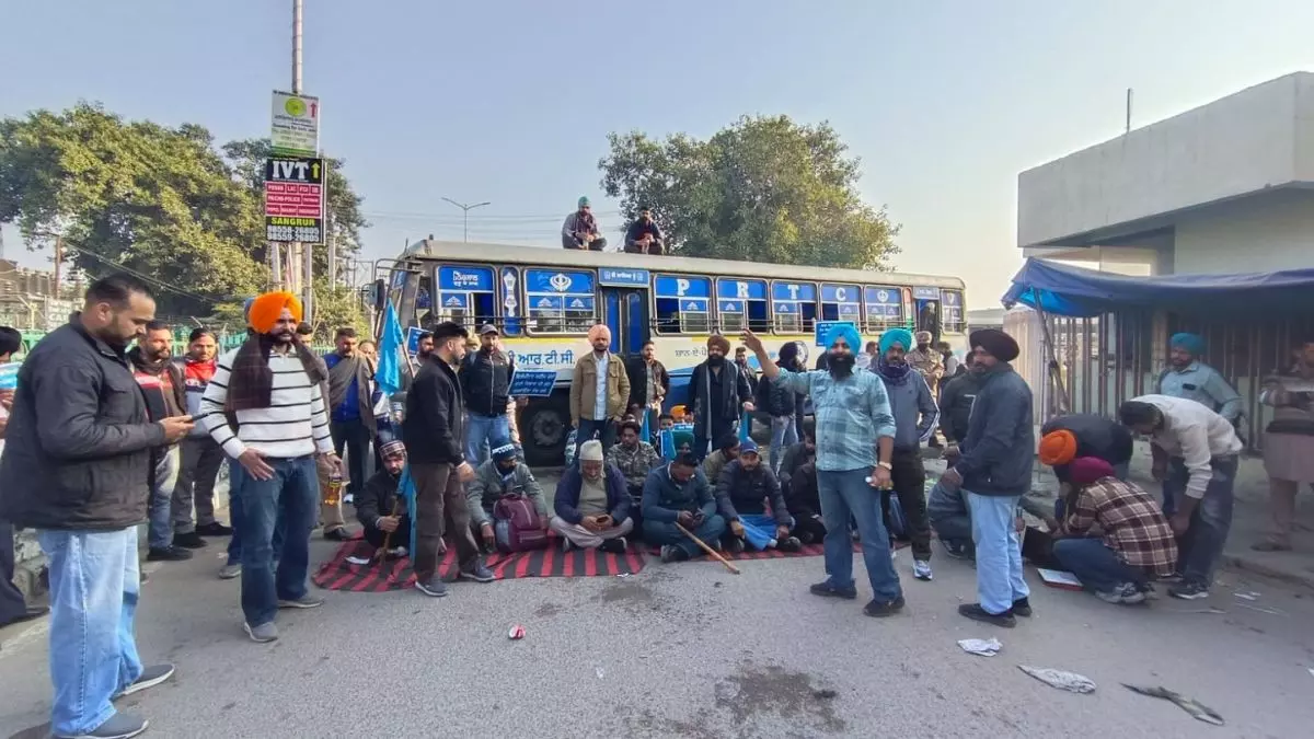Punjab Roadways PRTC Protest! संगरूर में आगजनी, पटियाला में लाठीचार्ज; धुरी SHO घायल-25 से ज्यादा हिरासत में