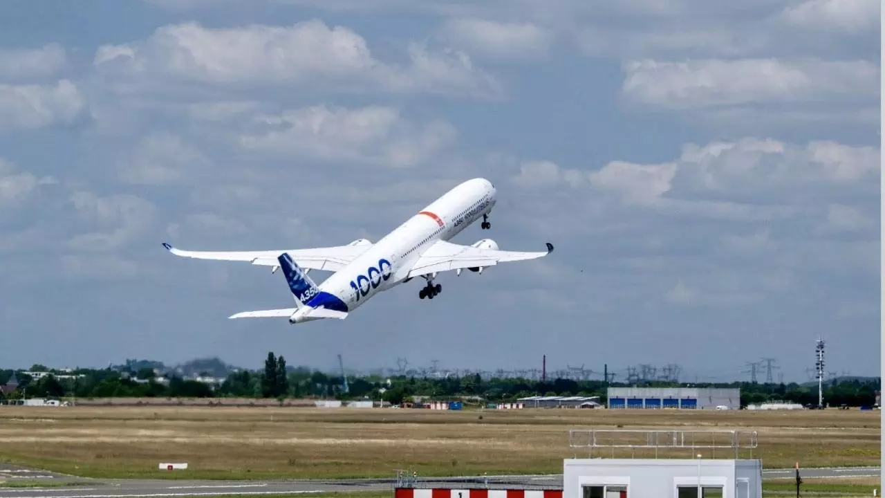 सोलर रेडिएशन, सॉफ्टवेयर अपडेट या कुछ और... एयरबस के 6000 A320 विमानों को क्यों किया गया ग्राउंड? भारत की एयरलाइन्स को भी नुकसान