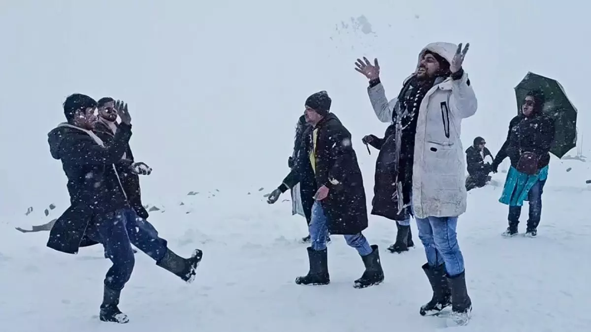 मनाली से लेकर कश्मीर तक, भारत के इन बेस्ट प्लेस पर स्नोफॉल के साथ मनाएं क्रिसमस और न्यू ईयर