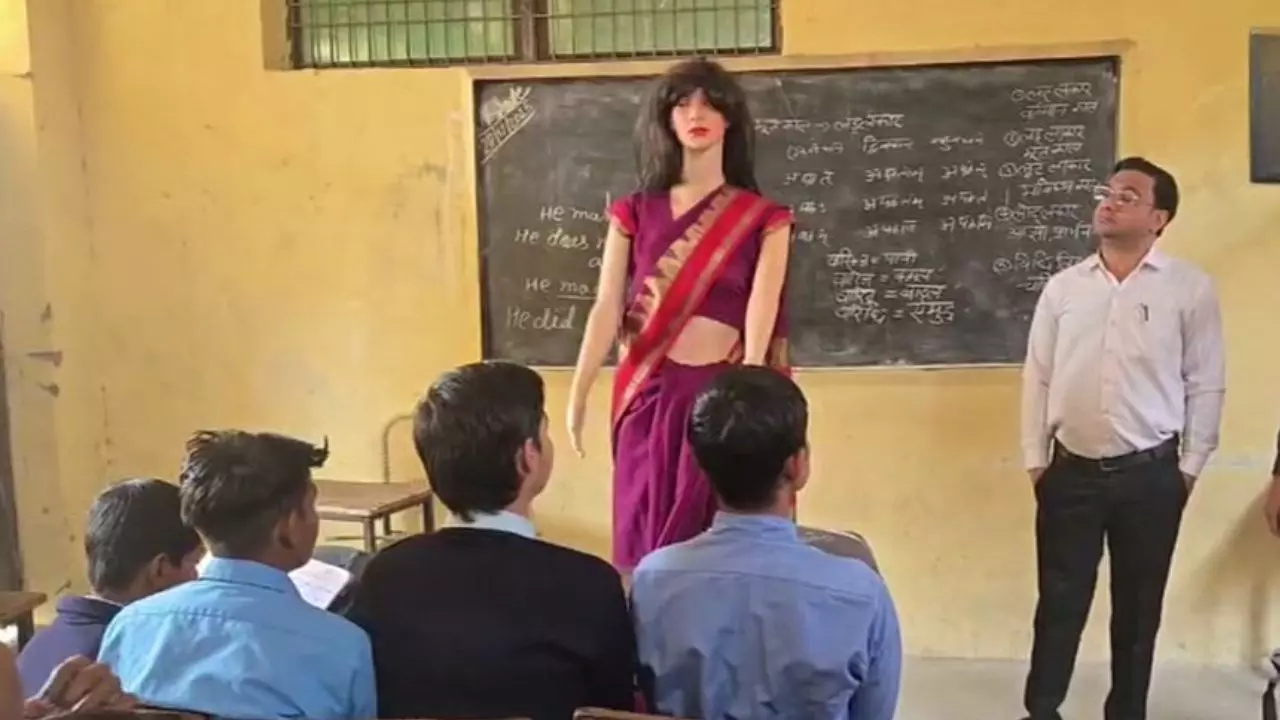 बुलंदशहर के 12वीं के छात्र ने कैसे तैयार किया अपना सोफी AI रोबोट टीचर, बड़े-बड़े इंजीनियर भी हैरान