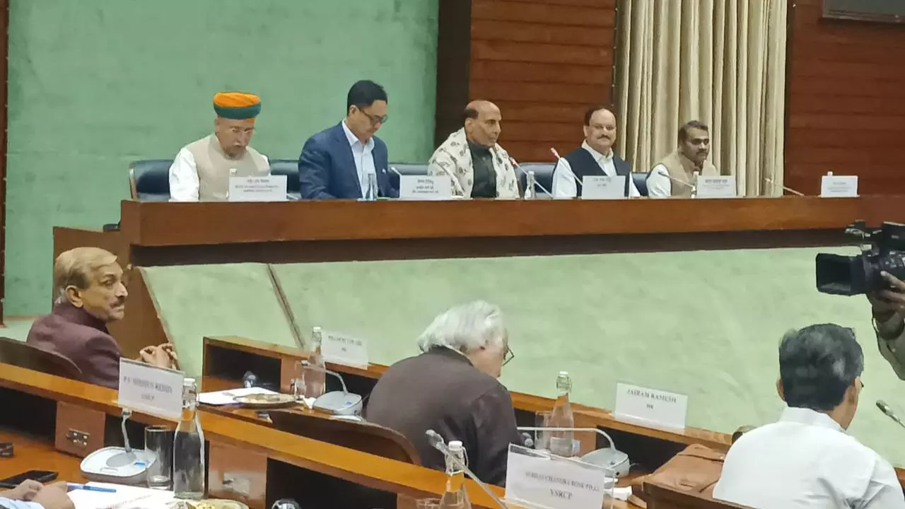 सर्वदलीय बैठक में SIR के मुद्दे पर हुआ हंगामा, कांग्रेस बोली- अब वोट की डकैती होगी... जानें मीटिंग में क्या-क्या हुआ