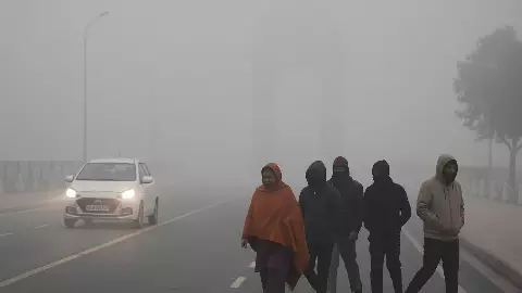 दिल्ली में न्यूनतम तापमान 7-9°C, AQI फिर ‘गंभीर, यूपी-बिहार में घने कोहरे की चेतावनी; जानें अपने राज्य का हाल