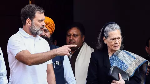 National Herald Case: दिल्ली पुलिस ने सोनिया–राहुल पर दर्ज की नई FIR, साजिश का आरोप; आखिर क्या है 2000 करोड़ का केस?