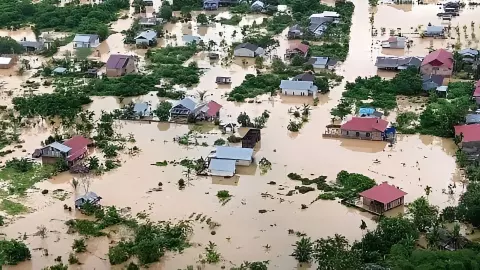 Cyclone Ditwah के चलते तमिलनाडु में 3 लोगों की मौत, 250 से ज्यादा घरों को हुआ नुकसान; पढ़ें अबतक के Updates