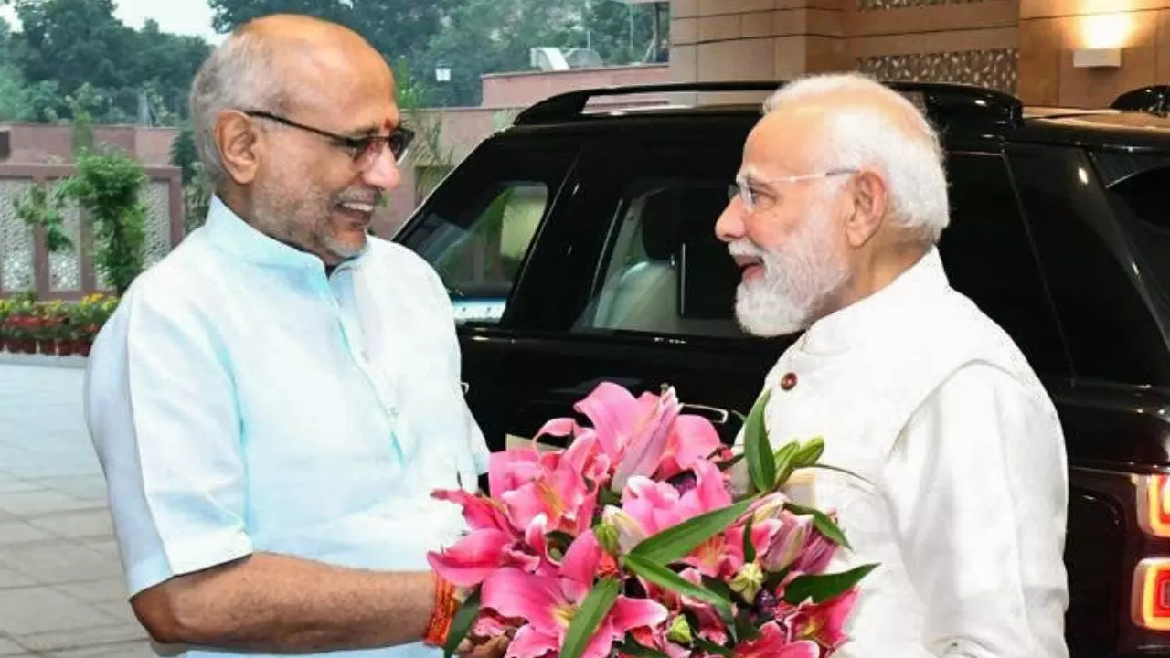 काशी यात्रा के बाद छोड़ा नॉनवेज, डूबने से बचे, बम ब्लास्ट से निकले... PM मोदी ने सुनाए उपराष्ट्रपति C.P. राधाकृष्णन के अनसुने किस्‍से