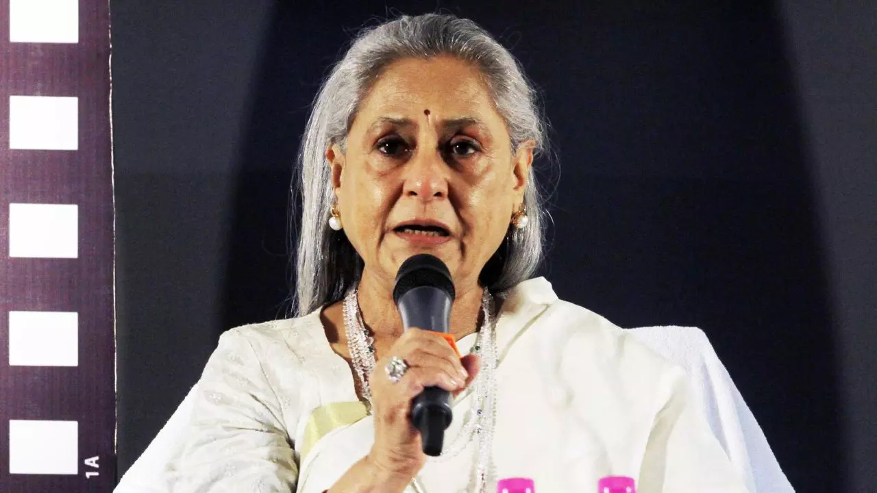 पैपराजी से हेट भरा Jaya Bachchan का तीखा तंज, कहा- ये लोग कहां से आते हैं हाथ में मोबाइल है तो कुछ भी...