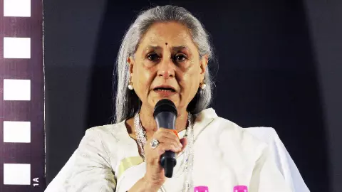 पैपराजी से हेट भरा Jaya Bachchan का तीखा तंज, कहा- ये लोग कहां से आते हैं हाथ में मोबाइल है तो कुछ भी... पैपराजी से हेट भरा Jaya Bachchan का तीखा तंज, कहा- ये लोग कहां से आते हैं हाथ में मोबाइल है तो कुछ भी...