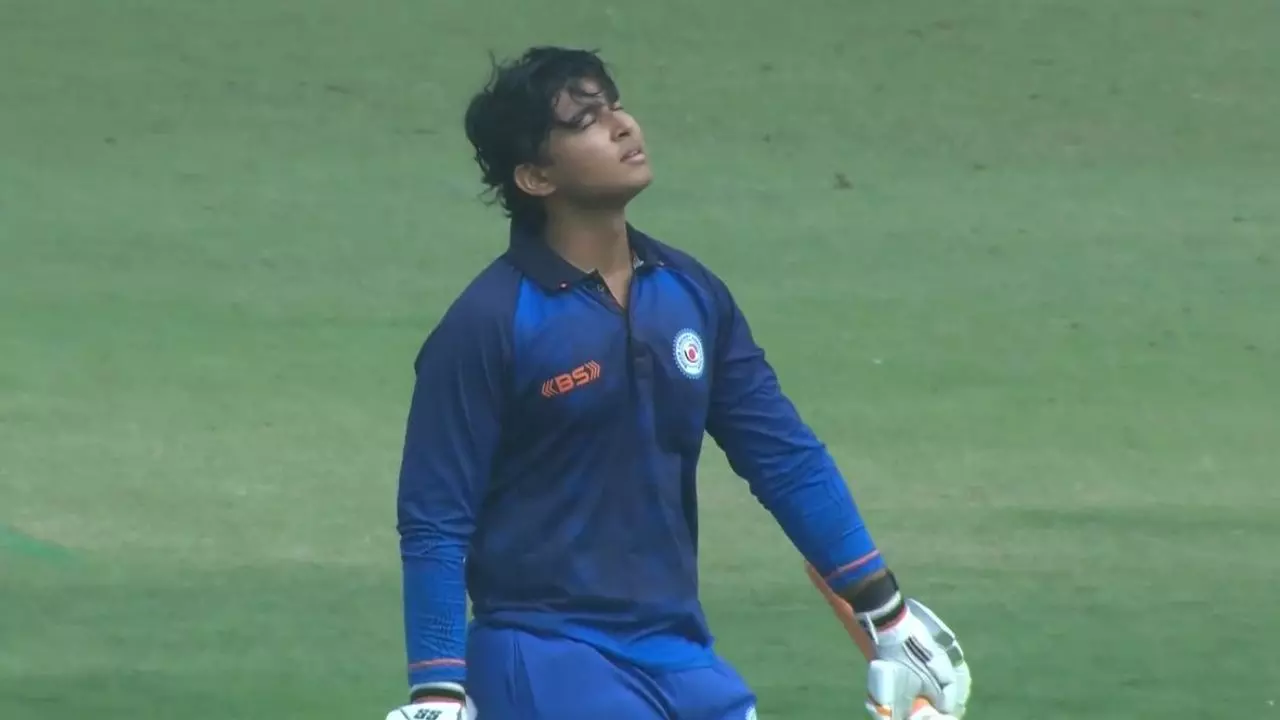 सैयद मुश्ताक अली ट्रॉफी में Vaibhav Suryavanshi ने ठोका शतक, गेंदबाजों पर बरपाया कहर; 177 के स्ट्राइक रेट से बनाए रन