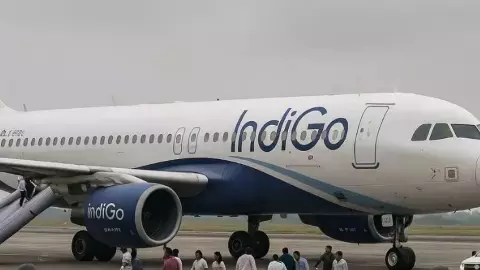 पायलट–कैबिन क्रू की कमी ने उड़ाई IndiGo की नींद, 200 से ज्यादा उड़ानें रद्द; दिल्ली-मुंबई एयरपोर्ट पर यात्रियों का हंगामा