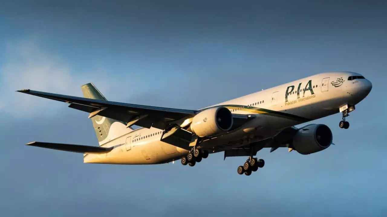 बिकने वाली है पाकिस्‍तान की इकलौती सरकारी एयरलाइंस PIA, बोली लगाने वालों में सेना-समर्थित फौजी फाउंडेशन भी