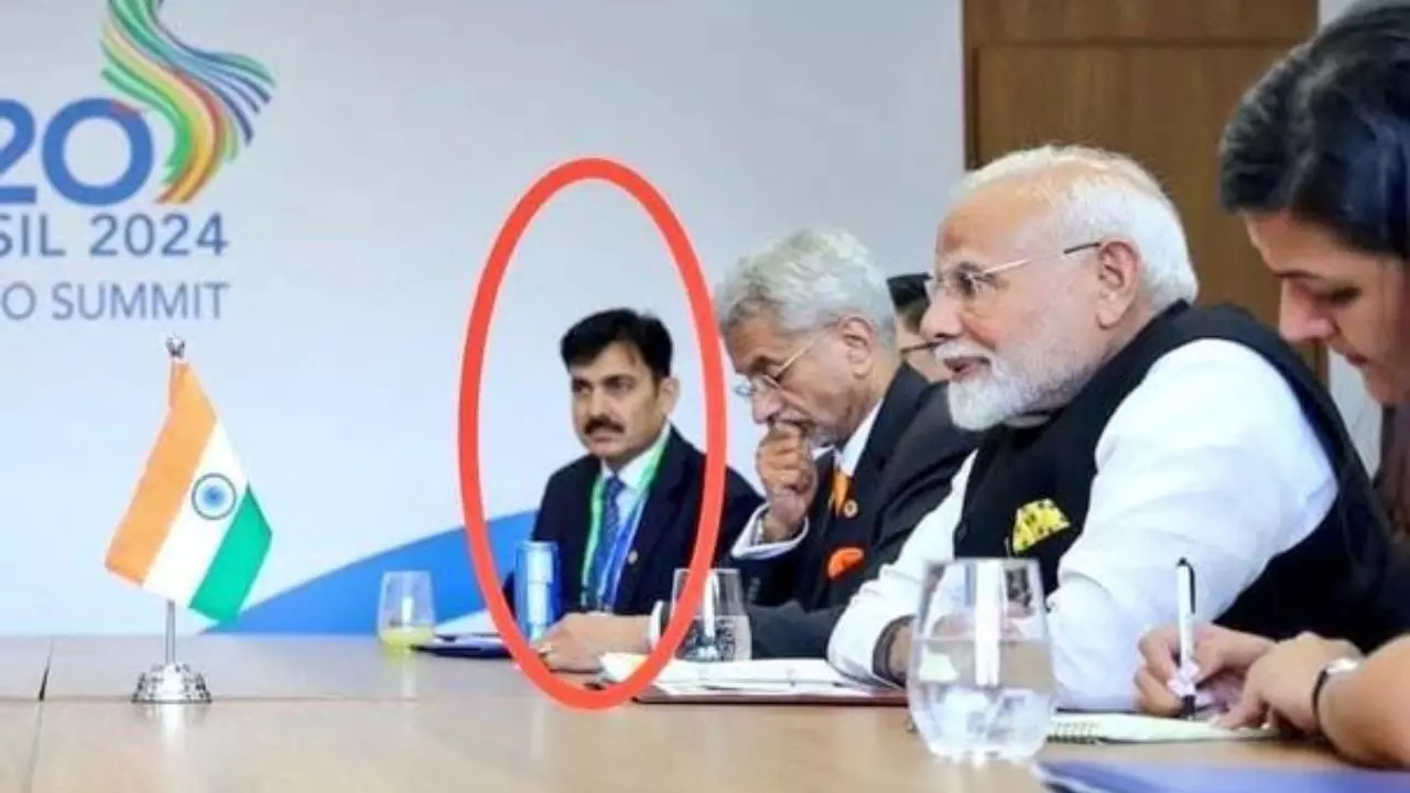 PMO वाले हीरेन जोशी चुपचाप रिजाइन करके निकल गए, लालटेन हुआ Social- आख़िर माजरा क्या है?