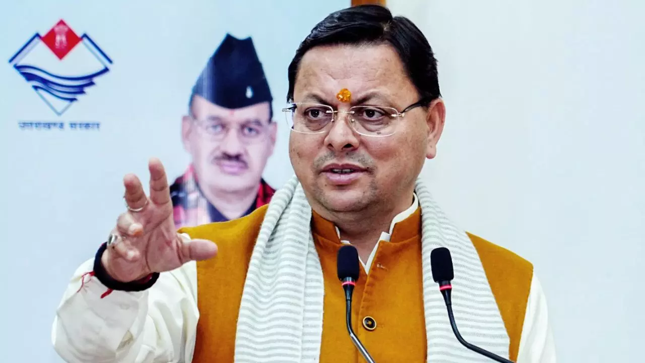 नीली-पीली-हरी चादर बिछाकर... सीएम धामी का बड़ा बयान, फर्जी दस्तावेज बनाकर भूमि कब्जाने वालों पर कार्रवाई तेज