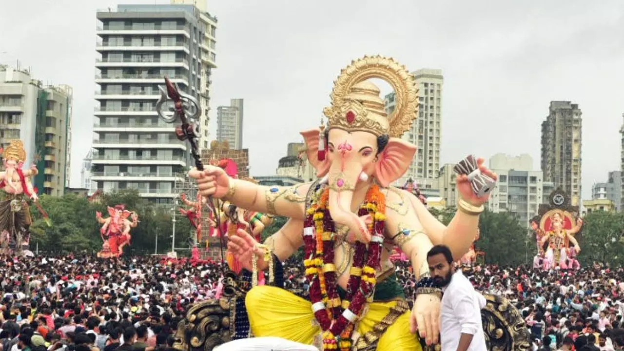 Ganesh Chaturthi 2025: गणेश जी प्रथम पूज्य देवता कैसे बने ? शुभ कार्यों में सबसे पहले क्यों पूजे जाते हैं गणपति?