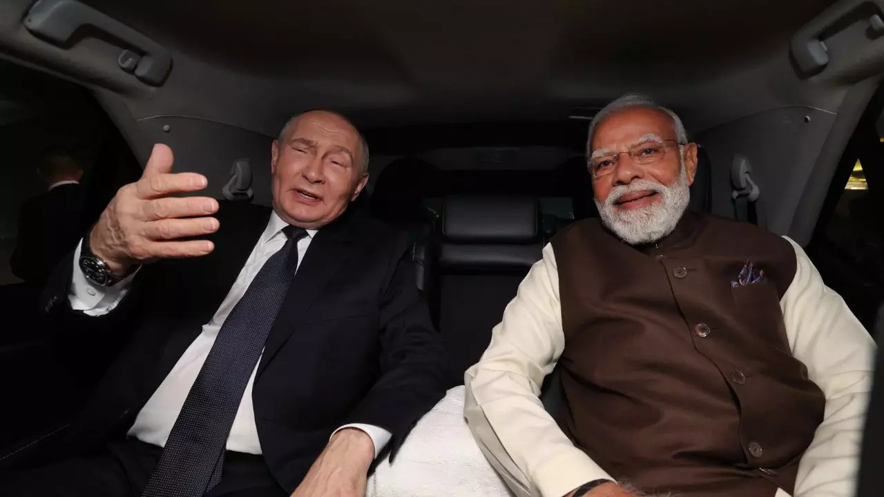 Aaj ki Taaza Khabar: भारत के दौरे पर पहुंचे पुतिन, पीएम मोदी ने गले लगाकर किया WelCome- पढ़ें 4 दिसंबर की बड़ी खबरें