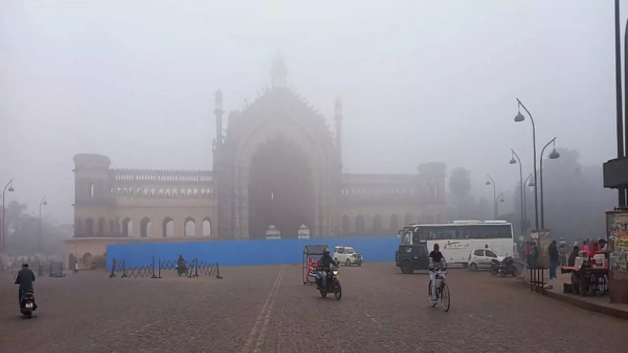 उत्तर भारत में कड़ाके की ठंड शुरू, दिल्ली से बिहार तक कंपकंपी, दक्षिण में बारिश ने मचाया कोहराम