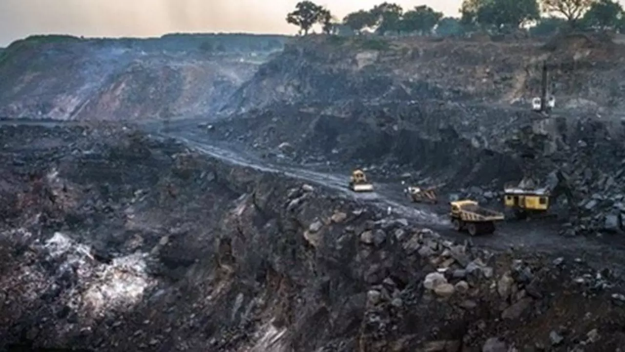 धनबाद में खदानों से जहरीली गैस का हो रहा रिसाव, 1 की मौत 12 बीमार; रेस्क्यू अभियान जारी