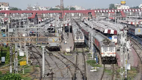 अब लेट नहीं होती ट्रेनें! रेलवे के टाइम टेबल में गजब का सुधार; मेल/एक्सप्रेस ट्रेनों की 80 फीसदी ‘ऑन-टाइम परफॉर्मेंस’