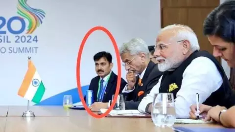 PMO वाले हीरेन जोशी चुपचाप रिजाइन करके निकल गए, लालटेन हुआ Social- आख़िर माजरा क्या है?