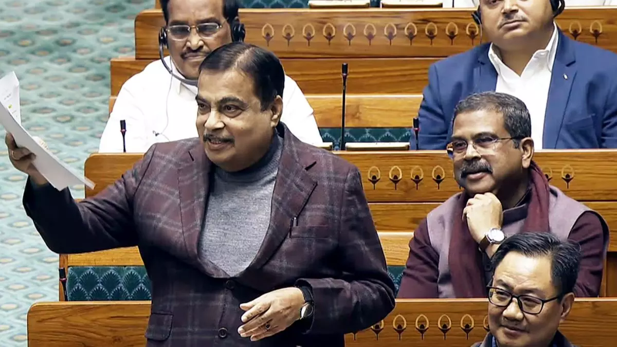 एक साल में खत्म होंगे टोल बूथ, लंबी लाइनों से मिलेगी छुट्टी- Barrier-free टोलिंग से सफर होगा आसान... नितिन गडकरी का बड़ा एलान