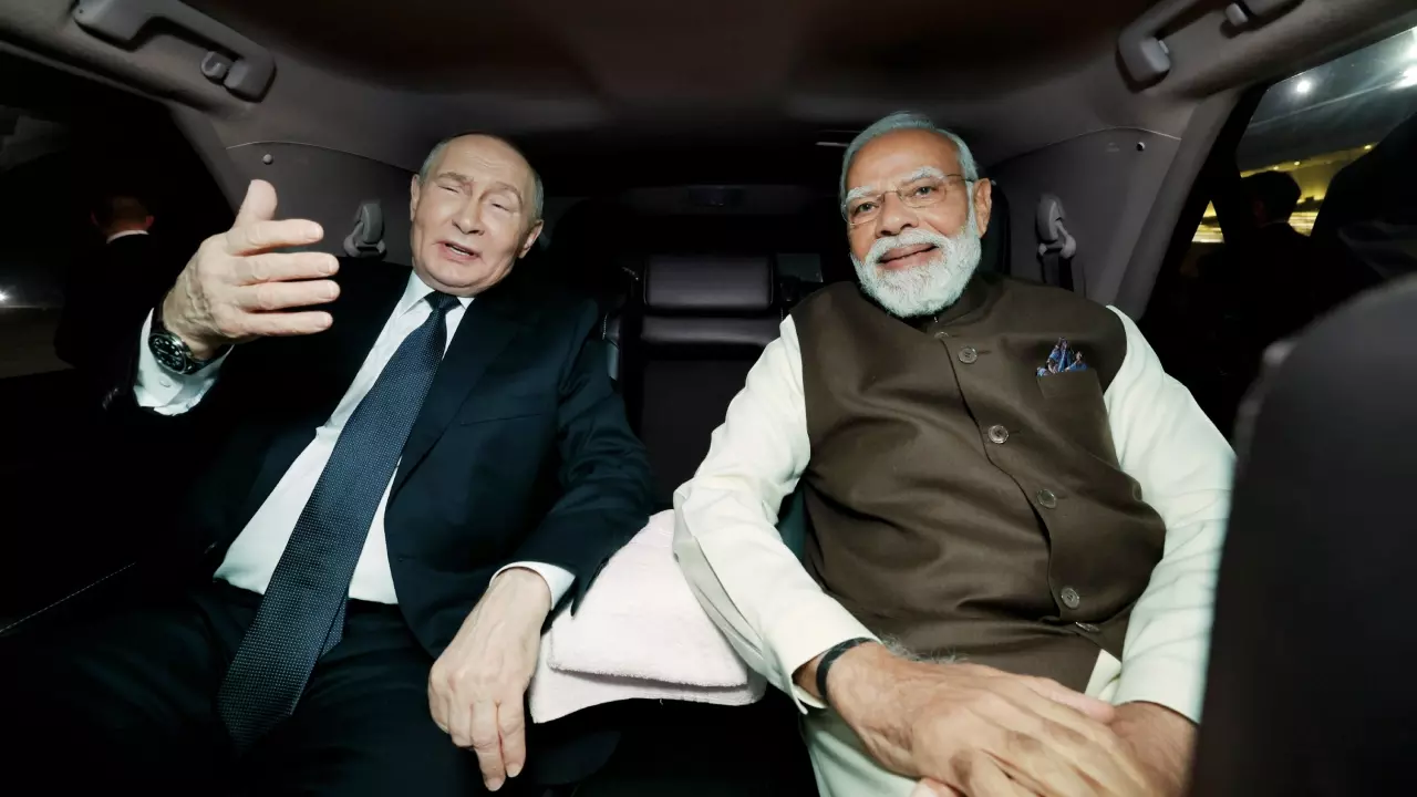 Car Diplomacy: पुतिन को गाड़ी में राइट साइड बैठाने का क्या मतलब, इंटरनेशनल डिप्लोमेसी में इसे किस रूप में लिया जाता है?