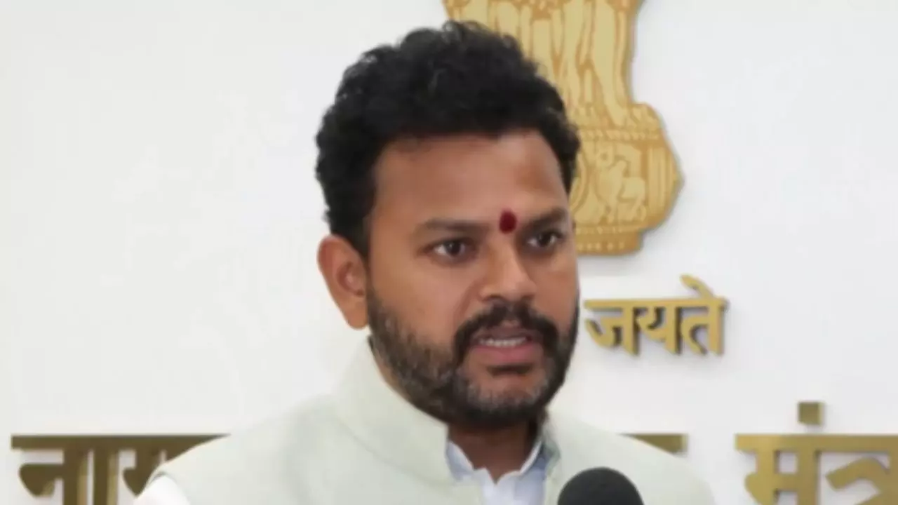 Aaj ki Taaza Khabar: इंडिगो फ्लाइट कैंसिलेशन पर बोले केंद्रीय उड्डयन मंत्री- स्थिति सुधर रही है, कल से हालात सामान्य होने की उम्मीद- पढ़ें 5 नवंबर की बड़ी खबरें