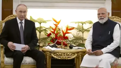 यूक्रेन संकट पर भारत की स्पष्ट स्थिति: हम न्यूट्रल नहीं, शांति के पक्ष में - पीएम मोदी ने पुतिन से कहा यूक्रेन संकट पर भारत की स्पष्ट स्थिति: हम न्यूट्रल नहीं, शांति के पक्ष में - पीएम मोदी ने पुतिन से कहा