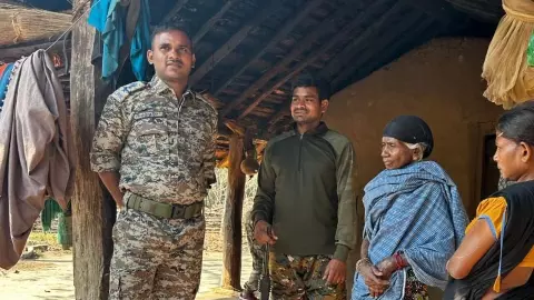 कौन हैं सुकमा के SP किरण चव्हाण? जिले के 80 फीसदी हिस्से को कर दिया नक्सल मुक्त, 587 नक्सलियों ने किया आत्मसमर्पण कौन हैं सुकमा के SP किरण चव्हाण? जिले के 80 फीसदी हिस्से को कर दिया नक्सल मुक्त, 587 नक्सलियों ने किया आत्मसमर्पण