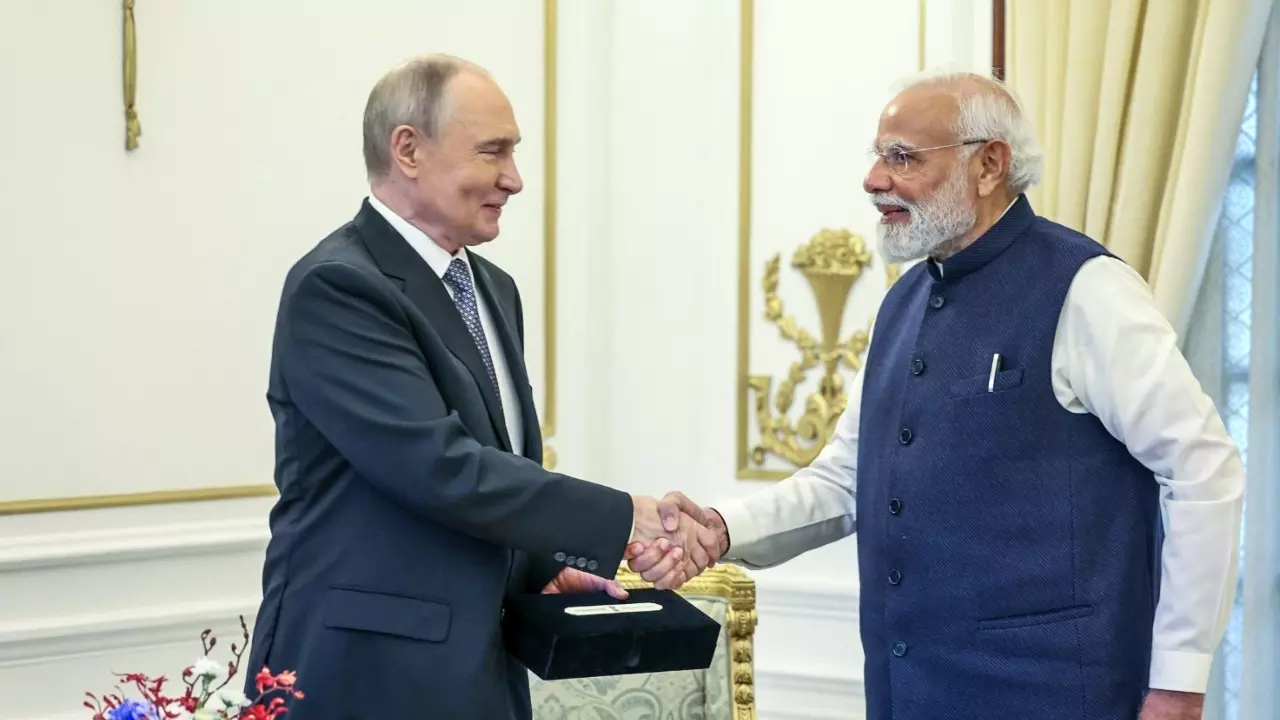 FOMO क्या होता है, पुतिन और मोदी की दोस्ती ने कैसे बदल दिया ट्रंप का टोन? अमेरिका की नजर में क्यों बढ़ी भारत की अहमियत