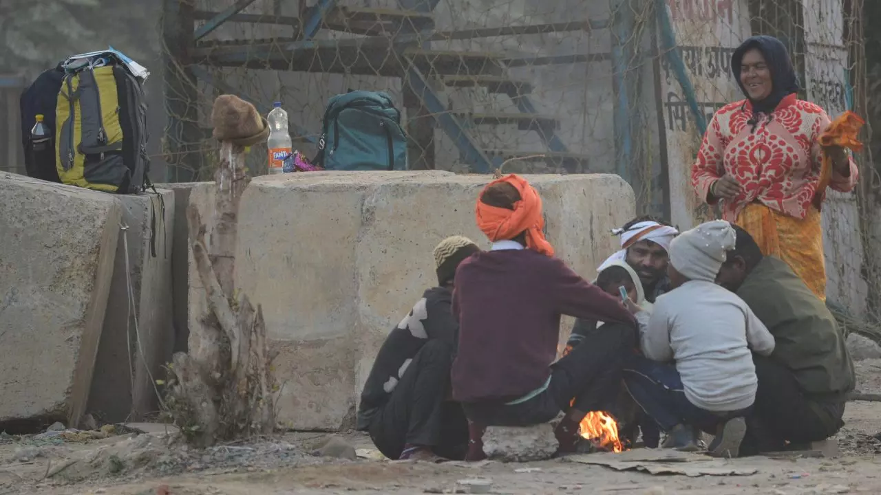 Weather Updaate : दिल्ली-लखनऊ समेत 10 बड़े शहरों में घने कोहरे की चेतावनी,  यूपी में शीत लहर का रेड अलर्ट | Weather Update: Dense fog warning in 10  major cities including Delhi-Lucknow,