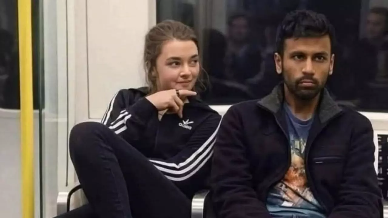 इस लड़के के बगल में बैठी फेमस एक्ट्रेस लेकिन इसने कर दिया इग्‍नोर! तस्वीर हुई Viral तो बदल गई किस्मत, यूजर्स बोले- ये नियति का खेल