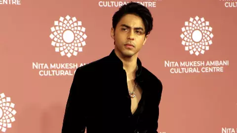 अब किस कानूनी पछड़े में फंसे Aryan Khan, बेंगलुरु पुलिस ने शुरू की जांच; जानिए क्या बोल रहे हैं फैंस और यूजर्स अब किस कानूनी पछड़े में फंसे Aryan Khan, बेंगलुरु पुलिस ने शुरू की जांच; जानिए क्या बोल रहे हैं फैंस और यूजर्स