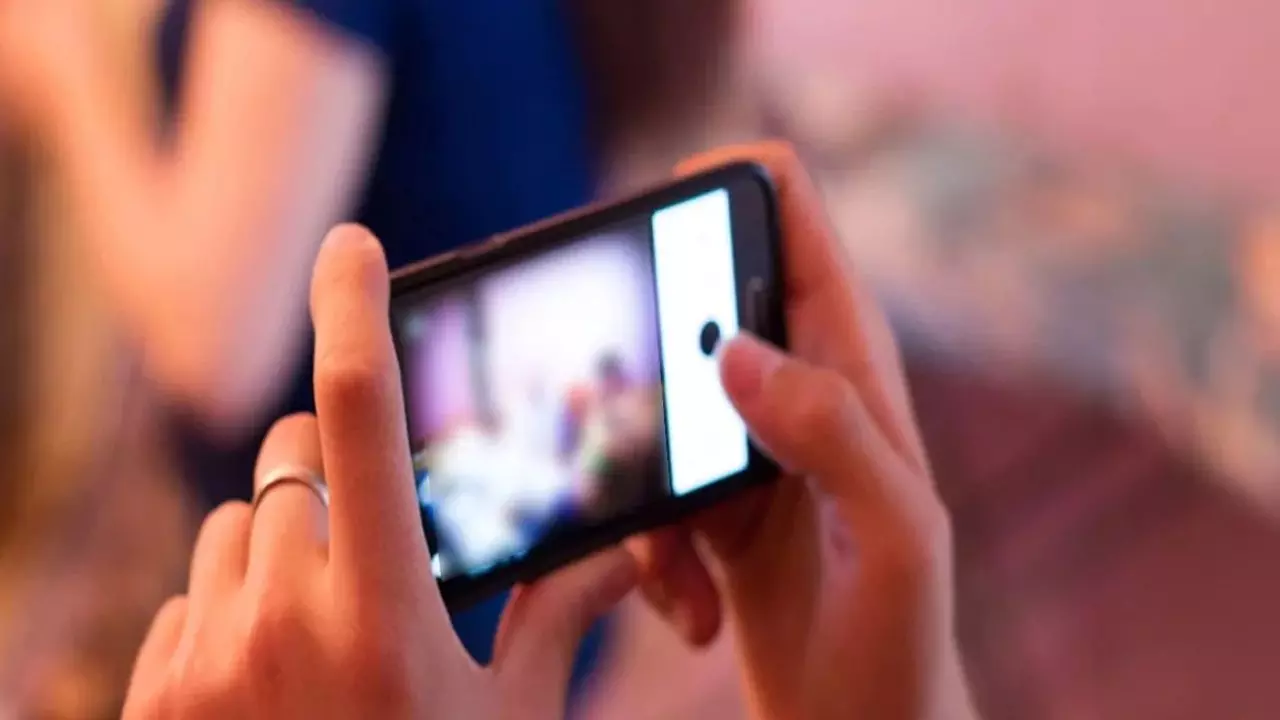 19 मिनट 34 सेकेंड के बाद इस नेता का अश्लील वीडियो Viral, खुले मैदान में धाकड़ जैसा कांड! फोरेंसिक रिपोर्ट में आई सच्चाई सामने