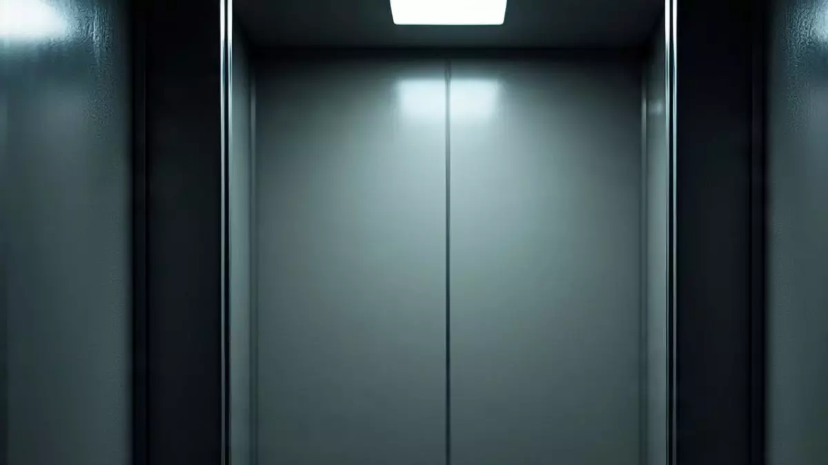 कुछ देर पहले तो बनी थी मां! लिफ्ट में फंसी गर्दन और बच्चे का हमेशा के लिए छूटा मां का साथ