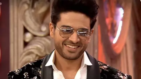 गौरव खन्ना बने Bigg Boss 19 के विनर, Farhana ने बजाई ताली- जीते 50 लाख रुपये गौरव खन्ना बने Bigg Boss 19 के विनर, Farhana ने बजाई ताली- जीते 50 लाख रुपये