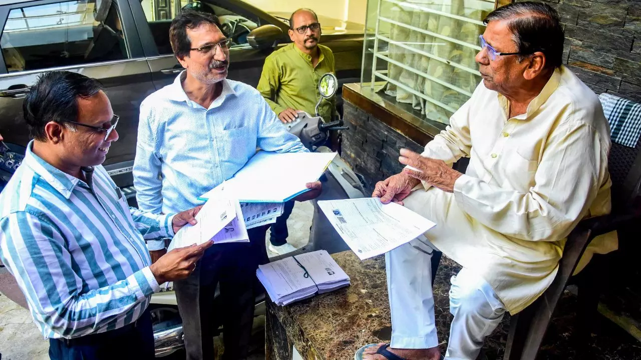 भोपाल में तय समय से पहले हुआ SIR, 2 लाख से ज्यादा मतदाताओं का कट सकता है नाम; अब करना होगा ये काम