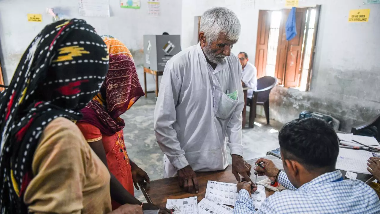 महा एग्जिट पोल: हरियाणा में किसकी बनेगी सरकार और किसकी होगी हार, जानें किसे मिलेगी कितनी सीटें?