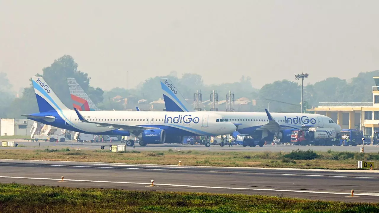 Indigo Crisis: ...तो लाखों यात्रियों को नहीं झेलनी पड़ती परेशानी, महीनों पहले ही संसद की स्थायी समिति ने कर दिया था अलर्ट