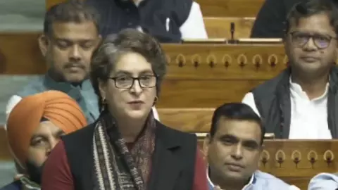 नेहरू के पत्र को तोड़-मरोड़कर पेश किया गया..., संसद में प्रियंका गांधी का पीएम मोदी पर पलटवार