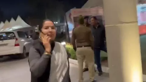 जबरदस्ती की बात क्यों करते हो... भाई के गांजे की तस्करी मामले में गिरफ्तारी पर मंत्री प्रतिमा बागरी हुईं आगबबूला, विपक्ष ने साधा निशाना जबरदस्ती की बात क्यों करते हो... भाई के गांजे की तस्करी मामले में गिरफ्तारी पर मंत्री प्रतिमा बागरी हुईं आगबबूला, विपक्ष ने साधा निशाना