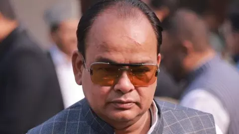 कांग्रेस में खुली बगावत? विधायक ने उठाया गड़बड़ी पर सवाल, तो विधानसभा में भड़क गए स्वास्थ्य मंत्री, जमकर हुई तू-तू मैं-मैं कांग्रेस में खुली बगावत? विधायक ने उठाया गड़बड़ी पर सवाल, तो विधानसभा में भड़क गए स्वास्थ्य मंत्री, जमकर हुई तू-तू मैं-मैं