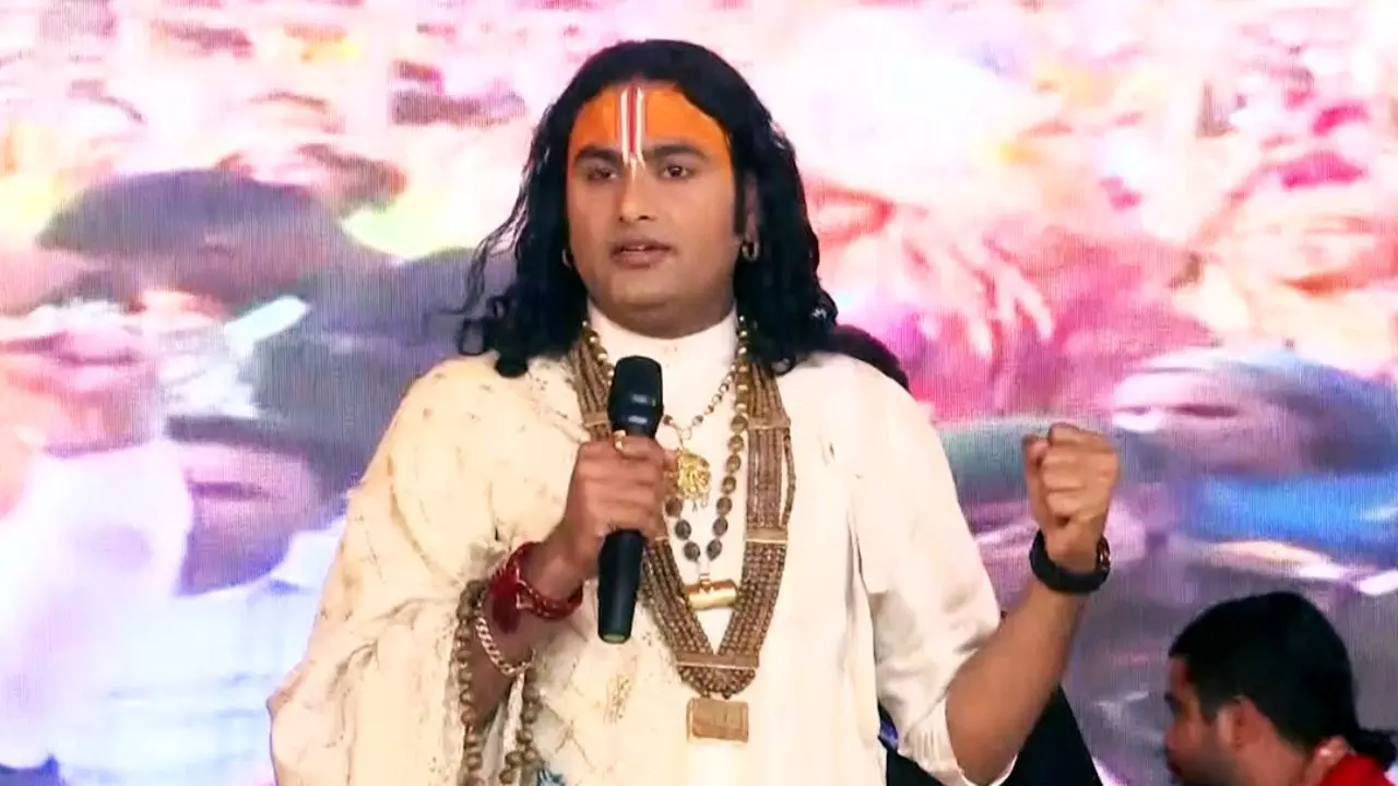 4-5 जगह मुंह मार चुकी होती हैं, तब शादी..., लड़कियों को लेकर ऐसा बयान देकर फंसे अनिरुद्धाचार्य; कोर्ट पहुंचा मामला