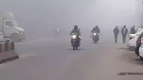 Weather Update: दिल्ली में इस दिन से पड़ेगी कड़ाके की ठंड, पंजाब-हरियाणा में लोगों का सर्दी से बुरा हाल, कश्मीर में पारा शून्य से नीचे Weather Update: दिल्ली में इस दिन से पड़ेगी कड़ाके की ठंड, पंजाब-हरियाणा में लोगों का सर्दी से बुरा हाल, कश्मीर में पारा शून्य से नीचे