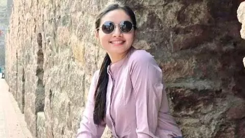 कौन हैं DSP कल्पना वर्मा? प्यार के जाल में कारोबारी को फंसाया, ढाई करोड़ से ज्यादा ऐंठने का लगा आरोप कौन हैं DSP कल्पना वर्मा? प्यार के जाल में कारोबारी को फंसाया, ढाई करोड़ से ज्यादा ऐंठने का लगा आरोप