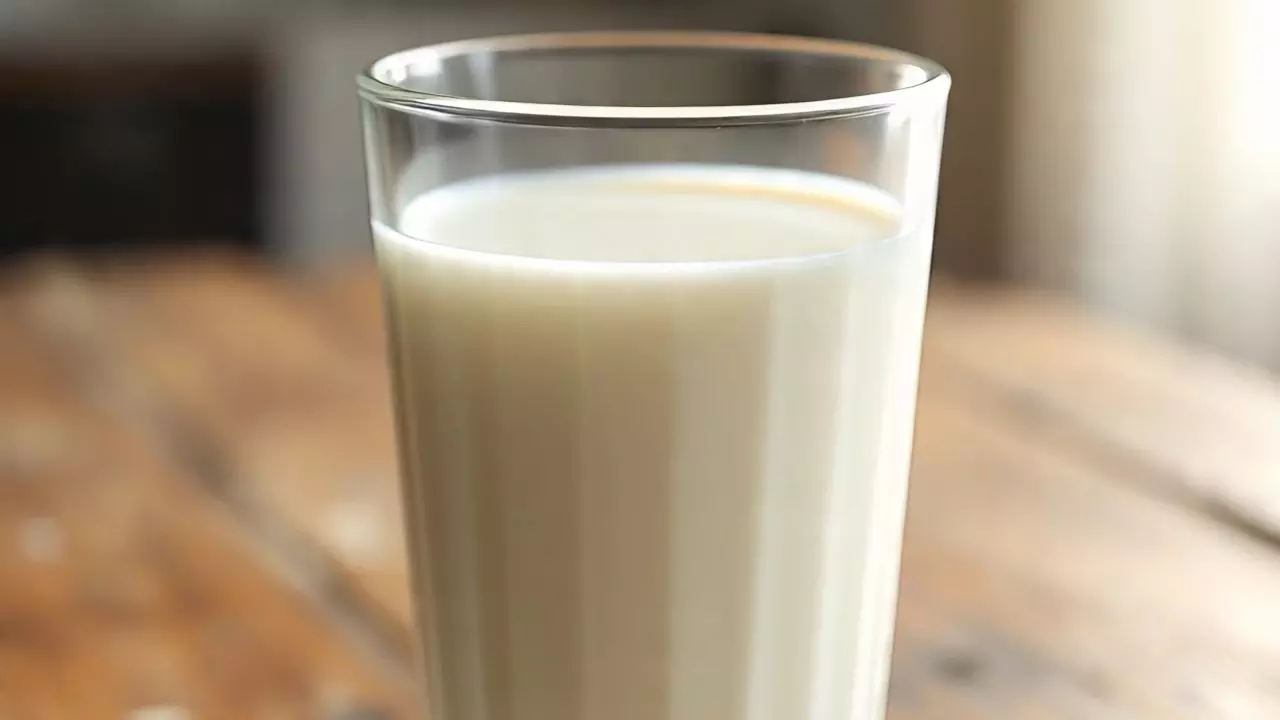 नाश्ते में करते हैं दूध का सेवन, तो इन नुकसान के बारे में जान लें
