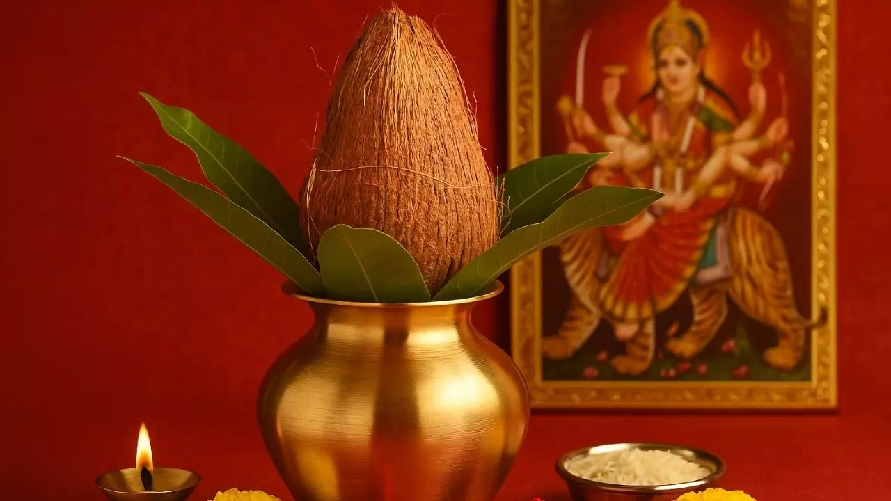 Shardiya Navratri 2024: अष्टमी तिथि पर जरूर आजमाएं ये खास टोटके, मां दुर्गा की कृपा से दूर होंगी आर्थिक समस्याएं!